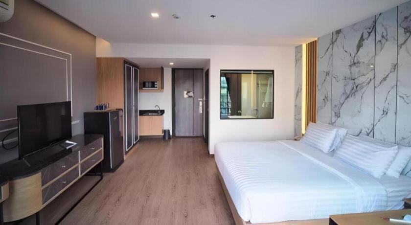 Hotel Sleep With Me