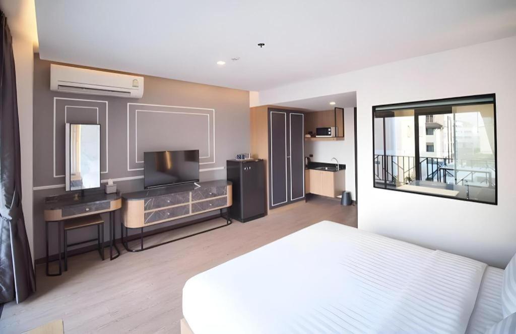 Sleep With Me Pattaya